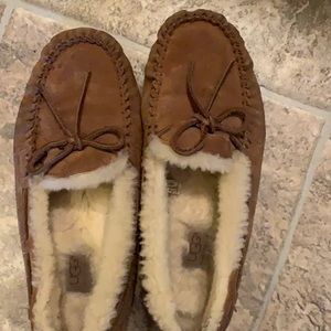 Great condition women’s ugg moccasins!
